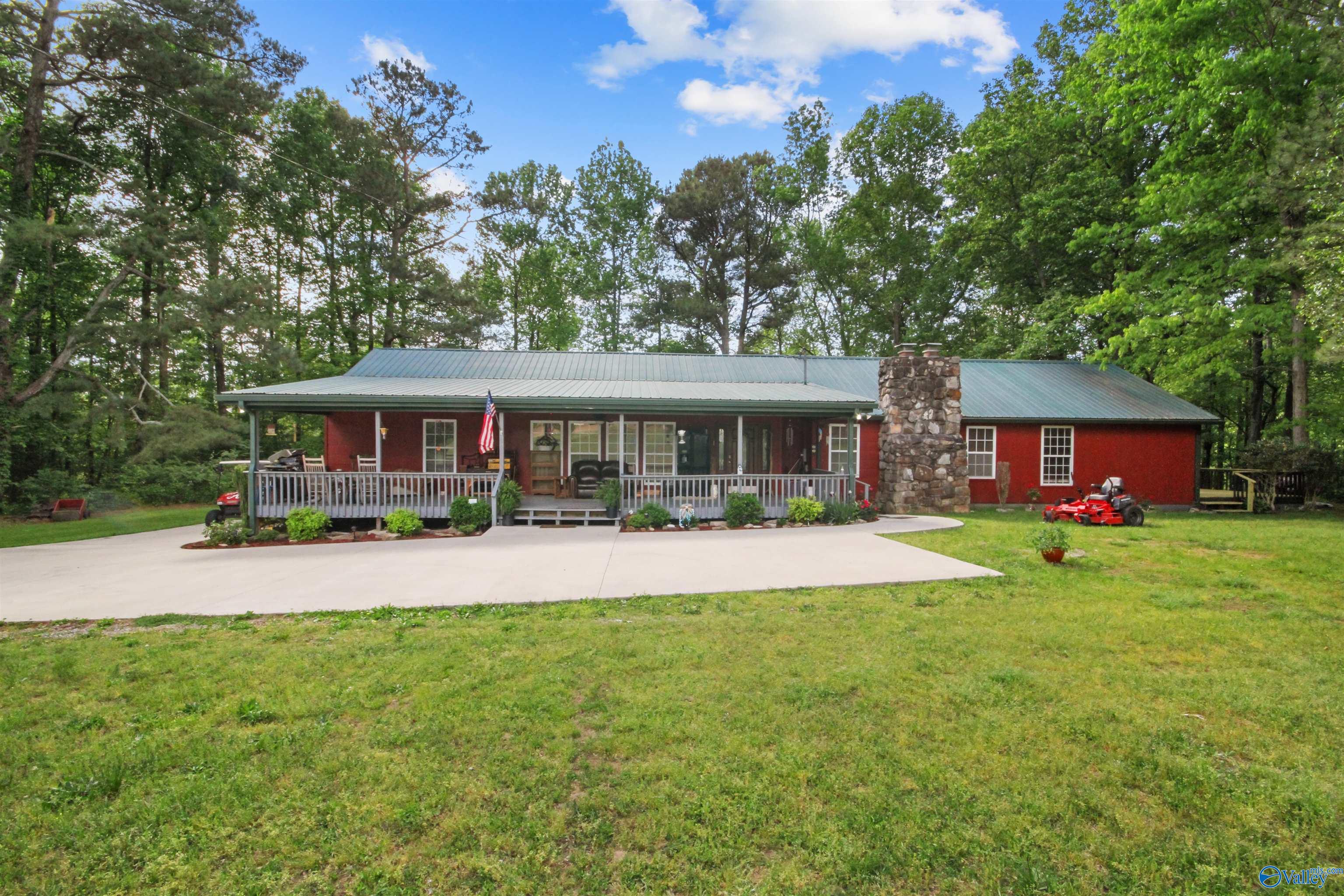 Property: 1323 County Road 49,Section, AL