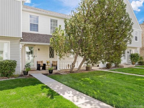 8952 W Dartmouth Place Lakewood, CO 80227