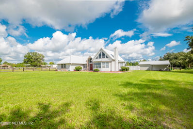 Interlachen, FL home for sale located at 122 Queens Country Rd, Interlachen, FL 32148
