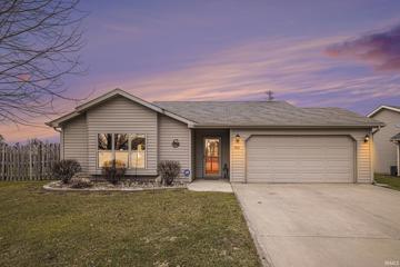 3242 Fawn, Warsaw, IN 46582 - #: 202403035