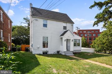 960 Division Avenue NE, Washington, DC 20019 - MLS#: DCDC2151146