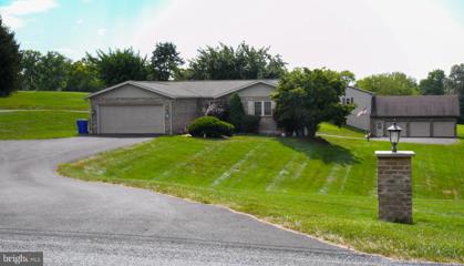 1070 Hilltop Road, Leesport, PA 19533 - #: PABK2048576