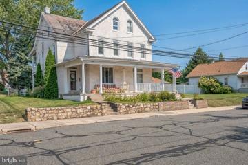 544 Dotts Street, Pennsburg, PA 18073 - #: PAMC2116124