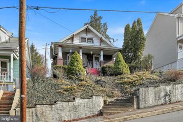 32 S Jackson Street, Pottsville, PA 17901 - #: PASK2017654