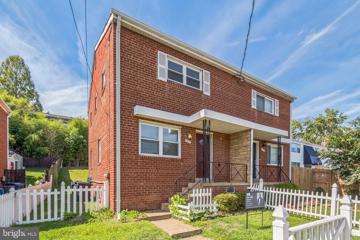 52 W Taylor Run Parkway, Alexandria, VA 22314 - #: VAAX2037552