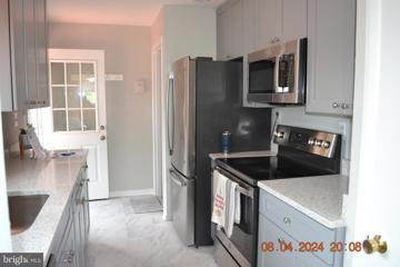 7025 Strathmore Street, Falls Church, VA 22042 - #: VAFX2193266