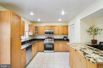 4147 Meadowland Court Unit 24, Chantilly, VA 20151 - #: VAFX2199630