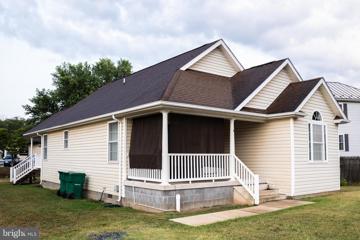 4 Brumback Avenue, Luray, VA 22835 - #: VAPA2003730