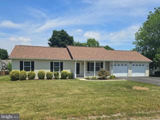 205 Jamestown Drive, Falling Waters, WV 25419 - #: WVBE2030648