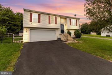 17 Eisenhower Circle, Bunker Hill, WV 25413 - MLS#: WVBE2032566