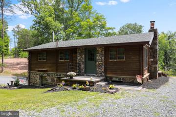 422 Cliff Drive, Great Cacapon, WV 25422 - #: WVHS2003468